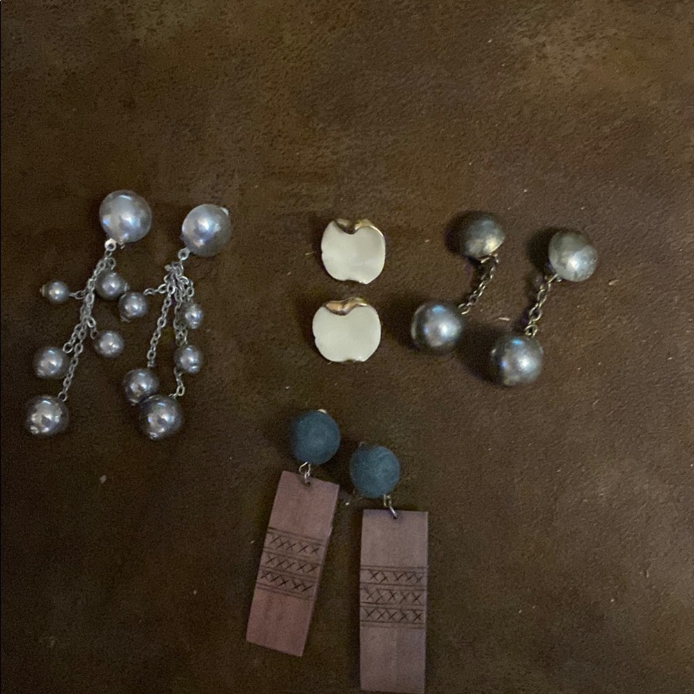 Lot of 4 vintage 60’s 70’s ball clip Earrings Set